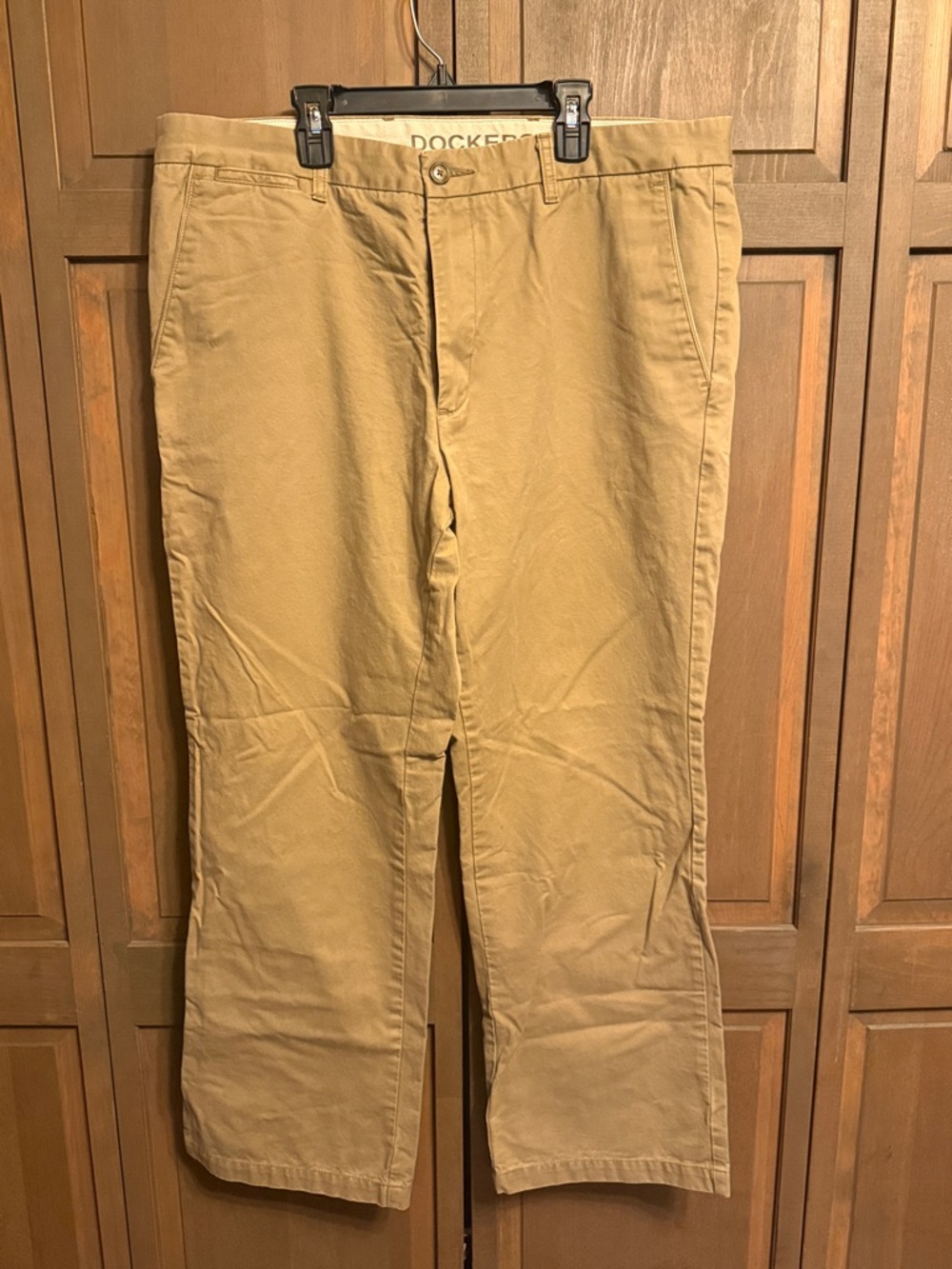 Dockers D3|Classic Fit Men's Straight Chinos in Tan
